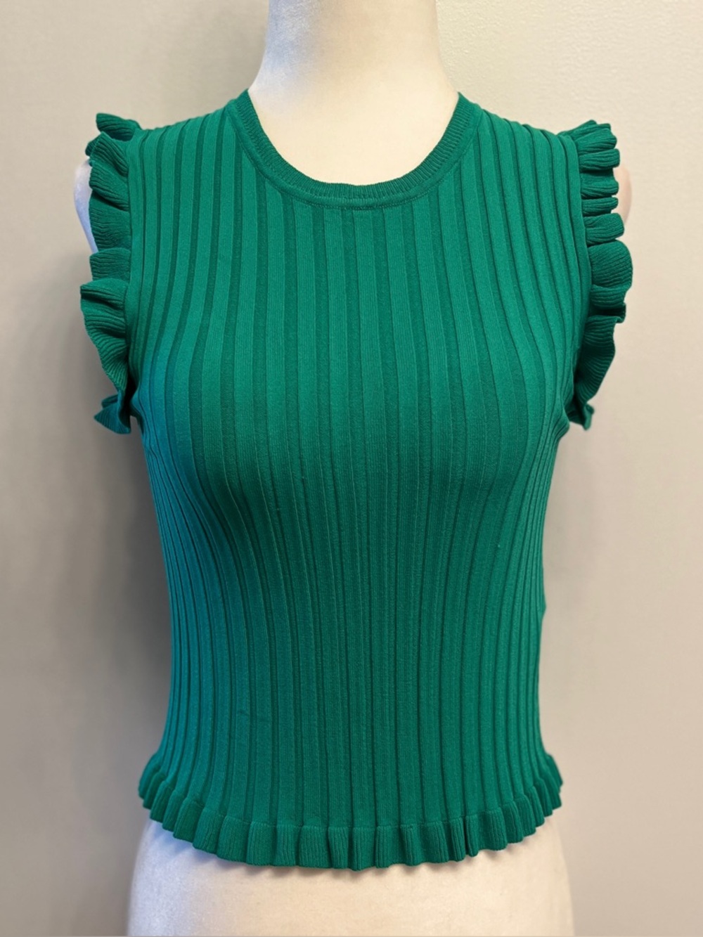 Zara ribbed knit tank top featuring ruffles on the shoulders size M